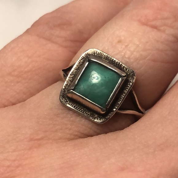 Green‎ & silver ring size 6 - Picture 4 of 5